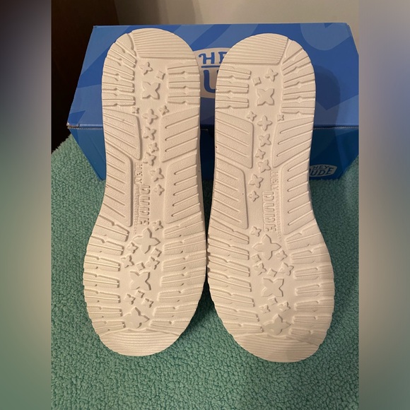 Hey Dude Womens Wendy size 9 red grey white NWT and box - Picture 5 of 6